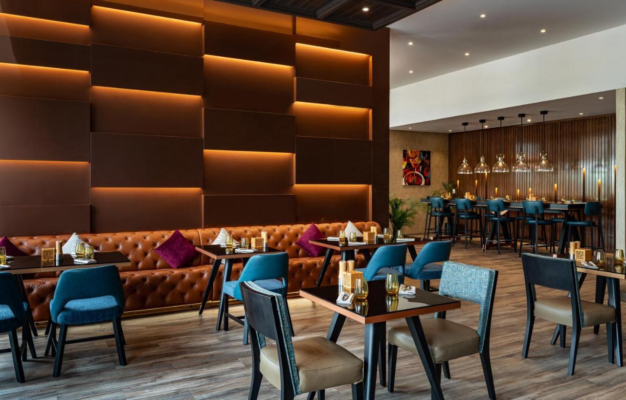 Hotel Radisson Dubai Damac Hills Exterior foto