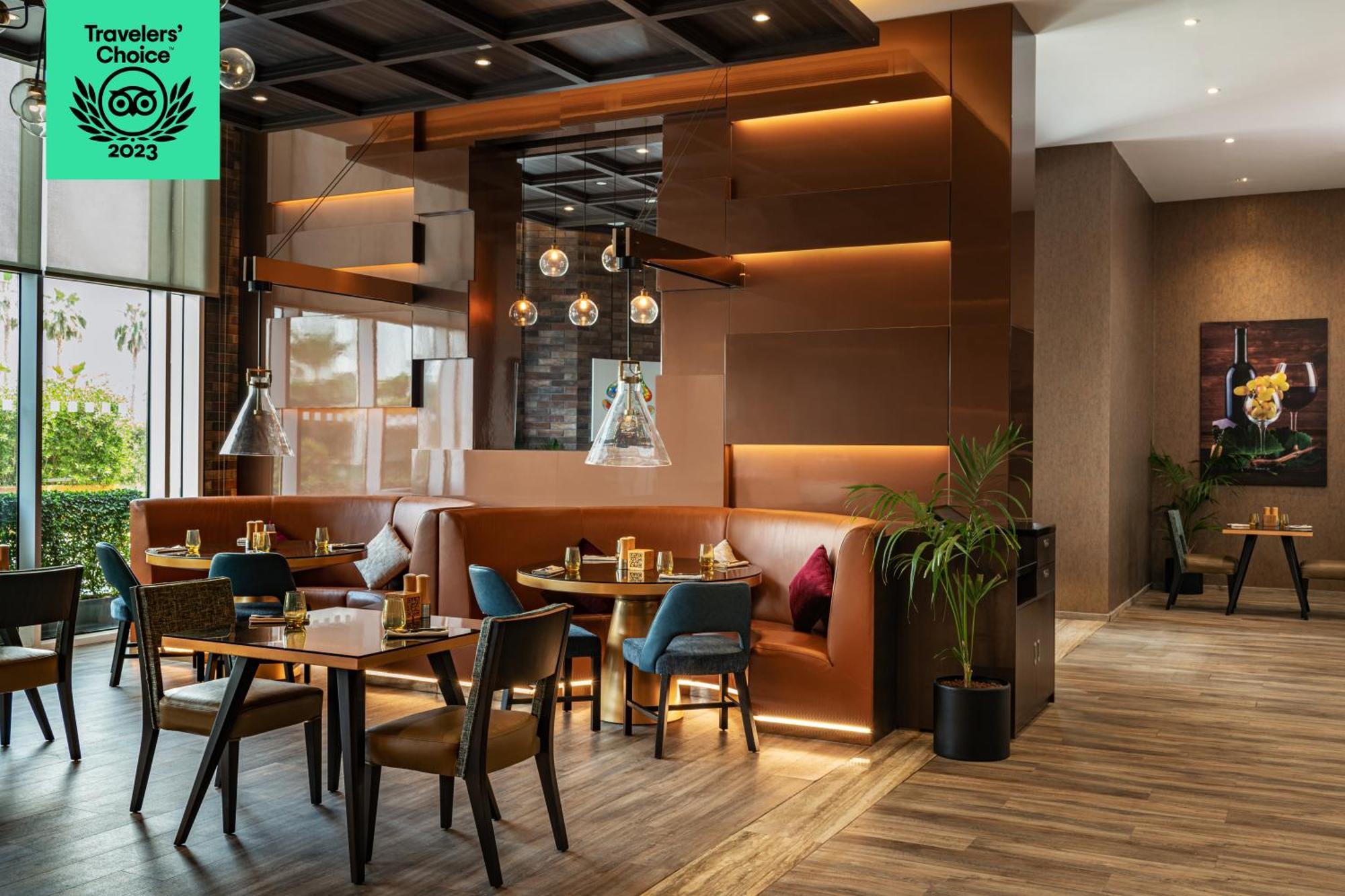 Hotel Radisson Dubai Damac Hills Exterior foto