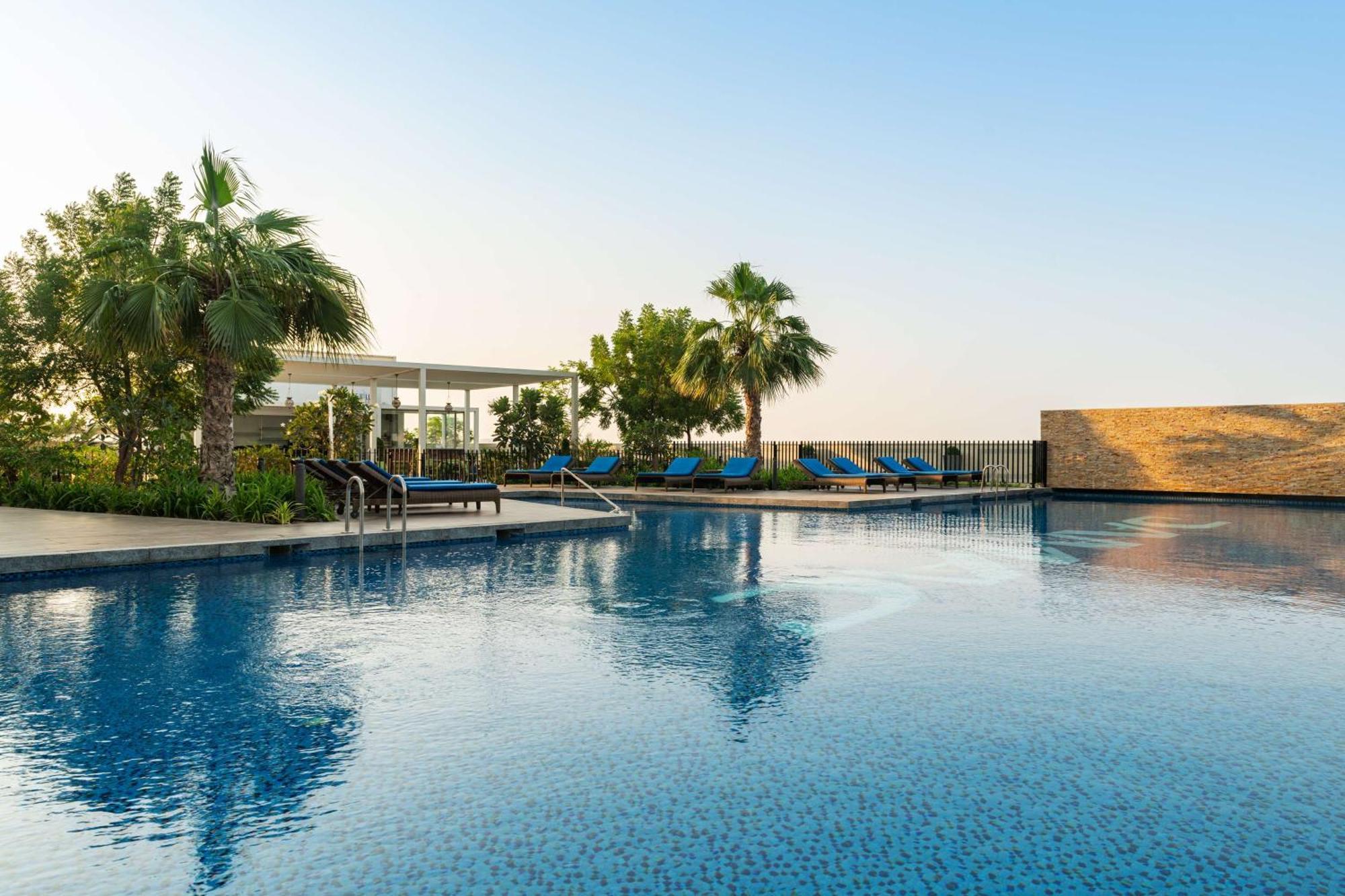 Hotel Radisson Dubai Damac Hills Exterior foto