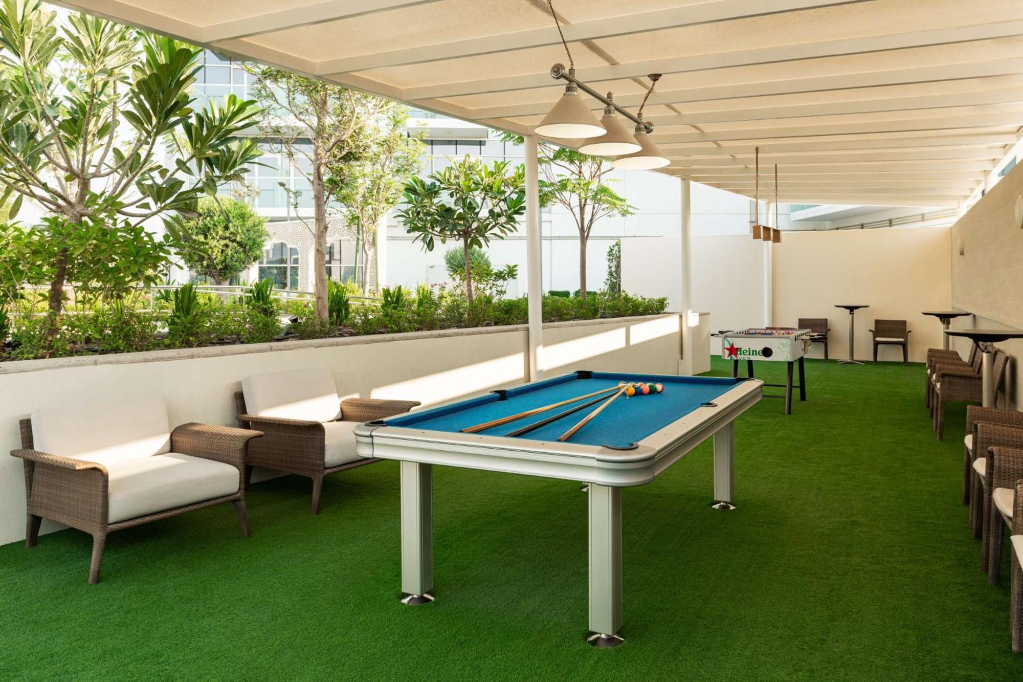 Hotel Radisson Dubai Damac Hills Exterior foto