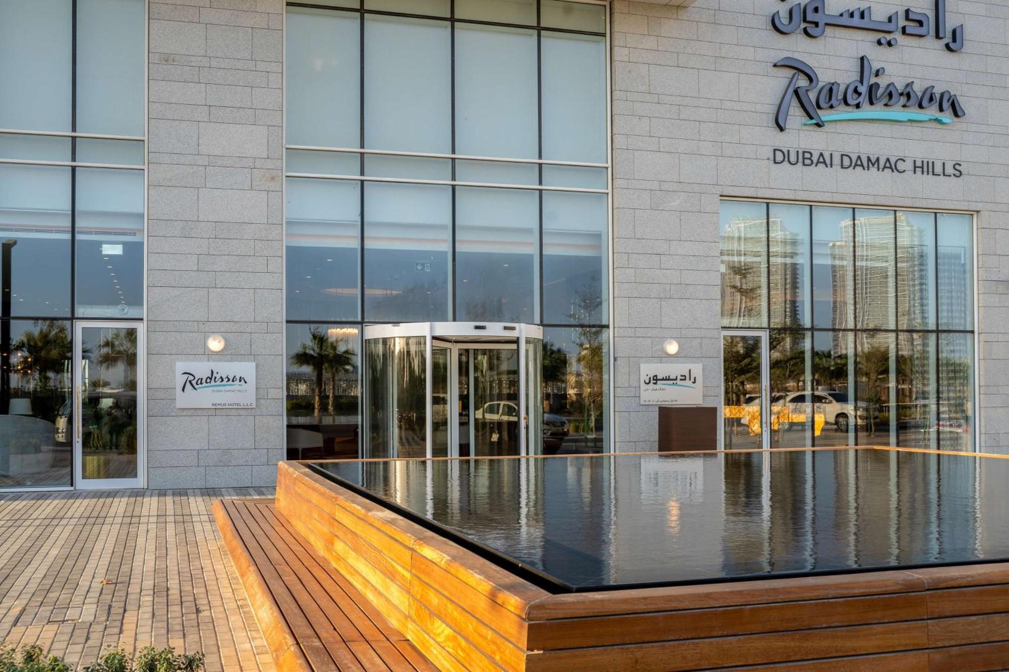 Hotel Radisson Dubai Damac Hills Exterior foto