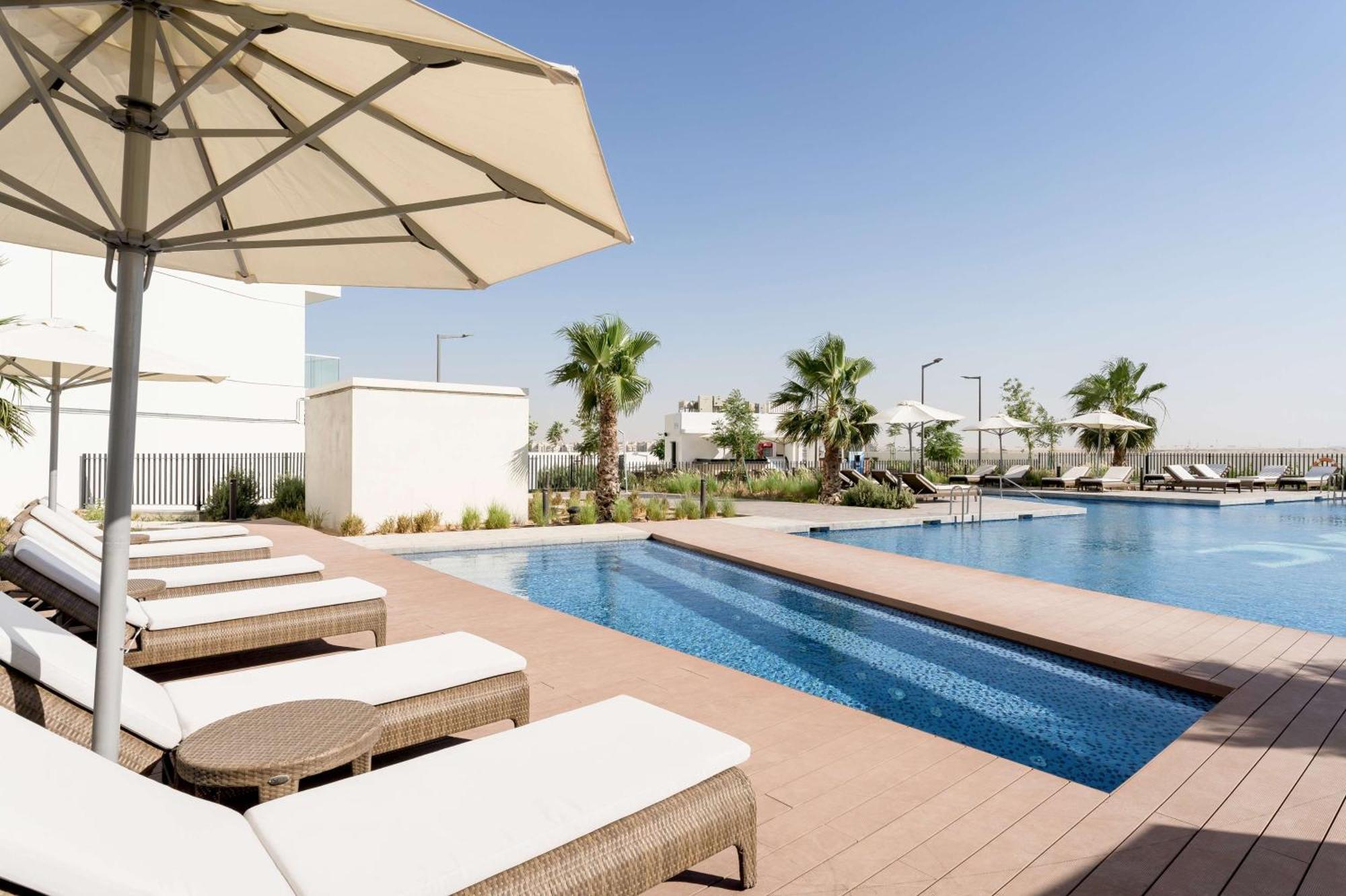 Hotel Radisson Dubai Damac Hills Exterior foto
