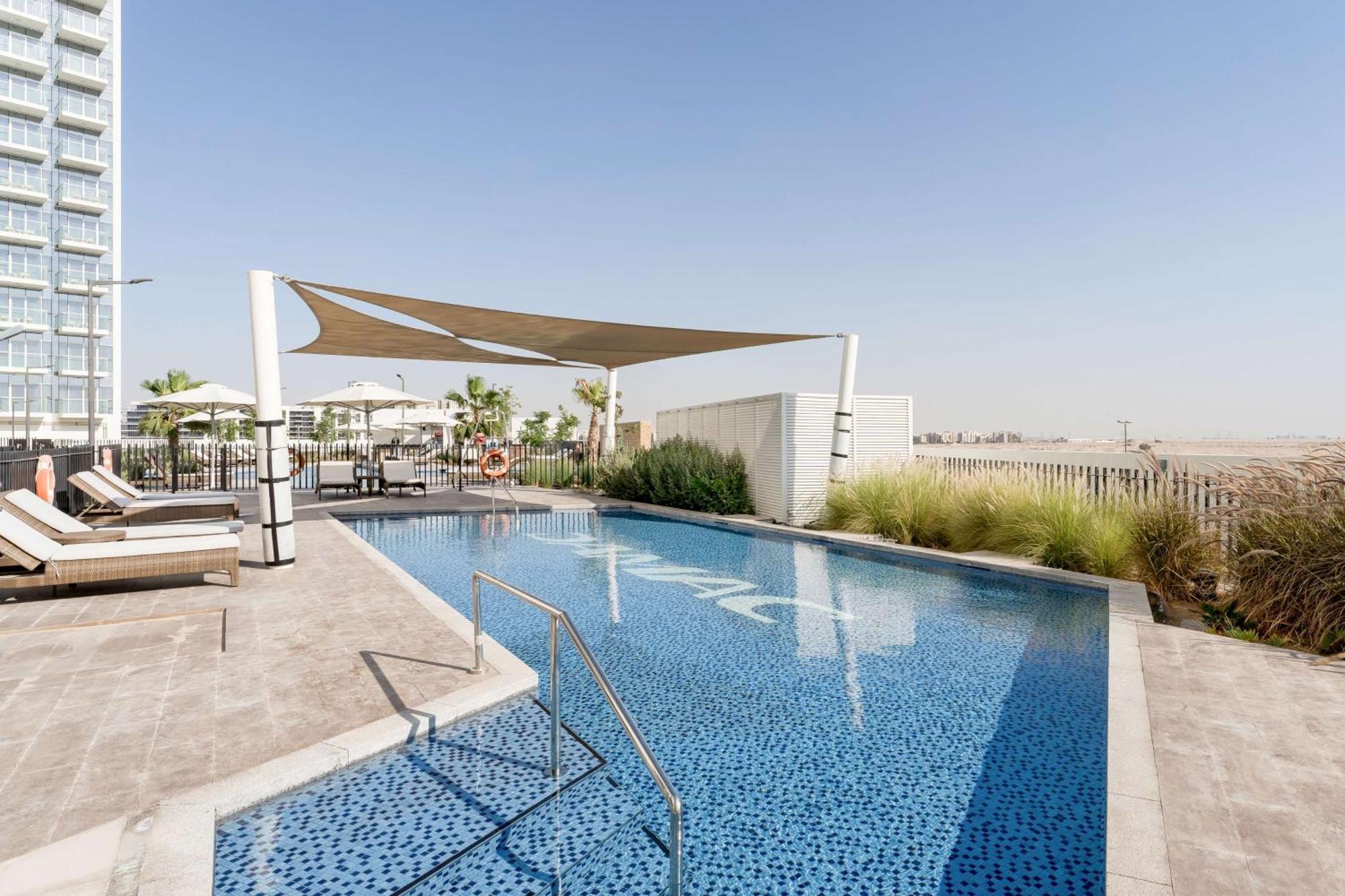 Hotel Radisson Dubai Damac Hills Exterior foto